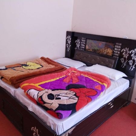 Hotel Charanpaduka Badrináth Kültér fotó