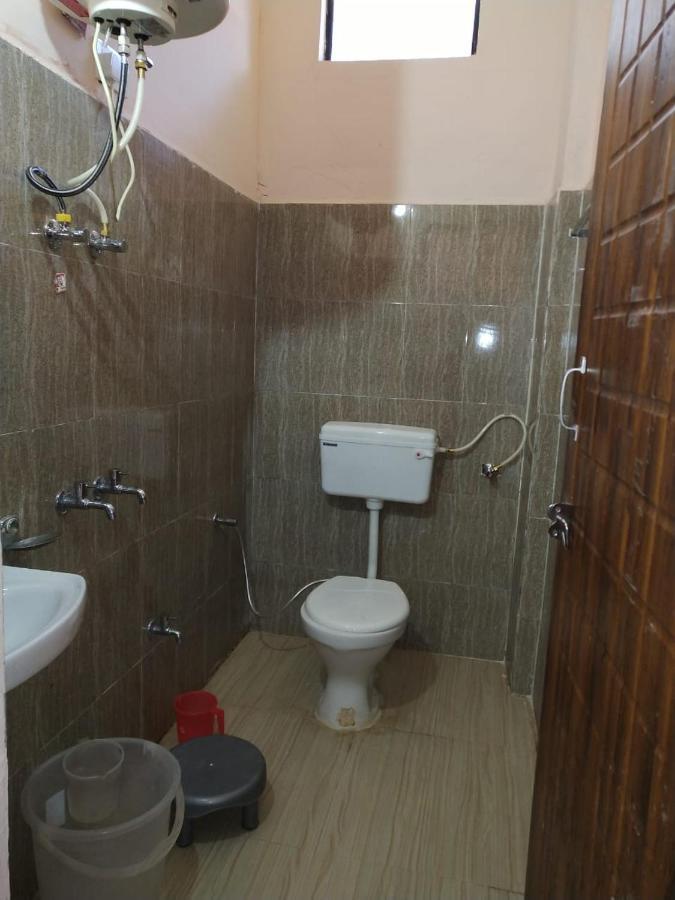 Hotel Charanpaduka Badrináth Kültér fotó